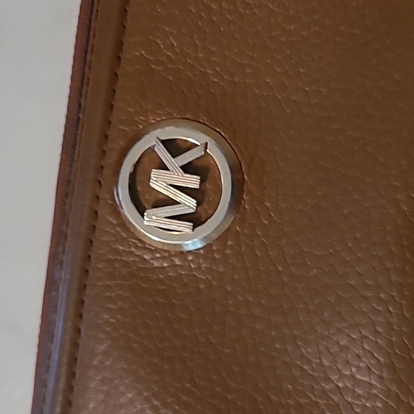 Michael Kors Cognac Brown Pebbled Leather Wallet Wristlet Practical Errands - Picture 3 of 14
